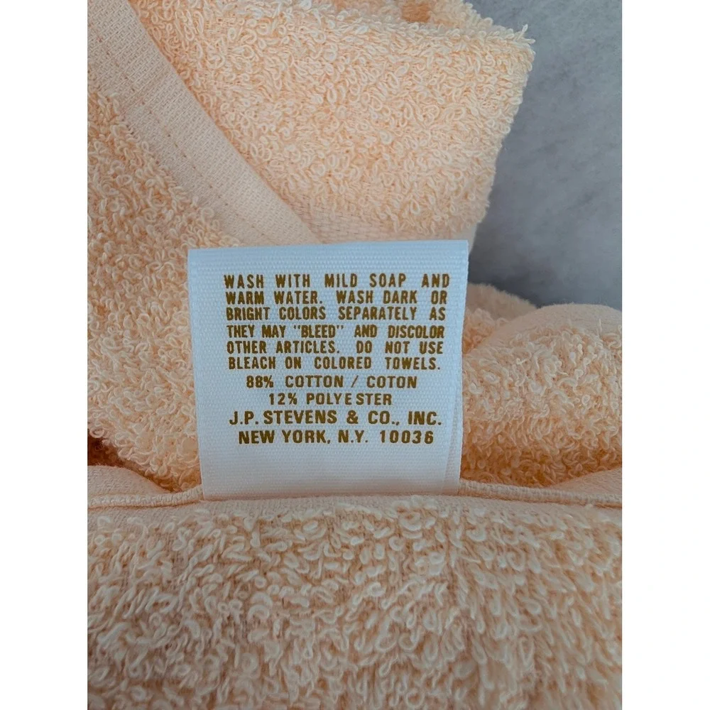 Vintage Seven Seas, Tastemaker Bath Set Peach Rug Towels USA Retro 80s Decor